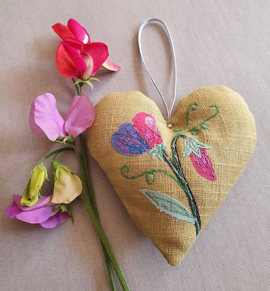 Heart hanging decorations  - Sweet Pea - padded - embroidered 