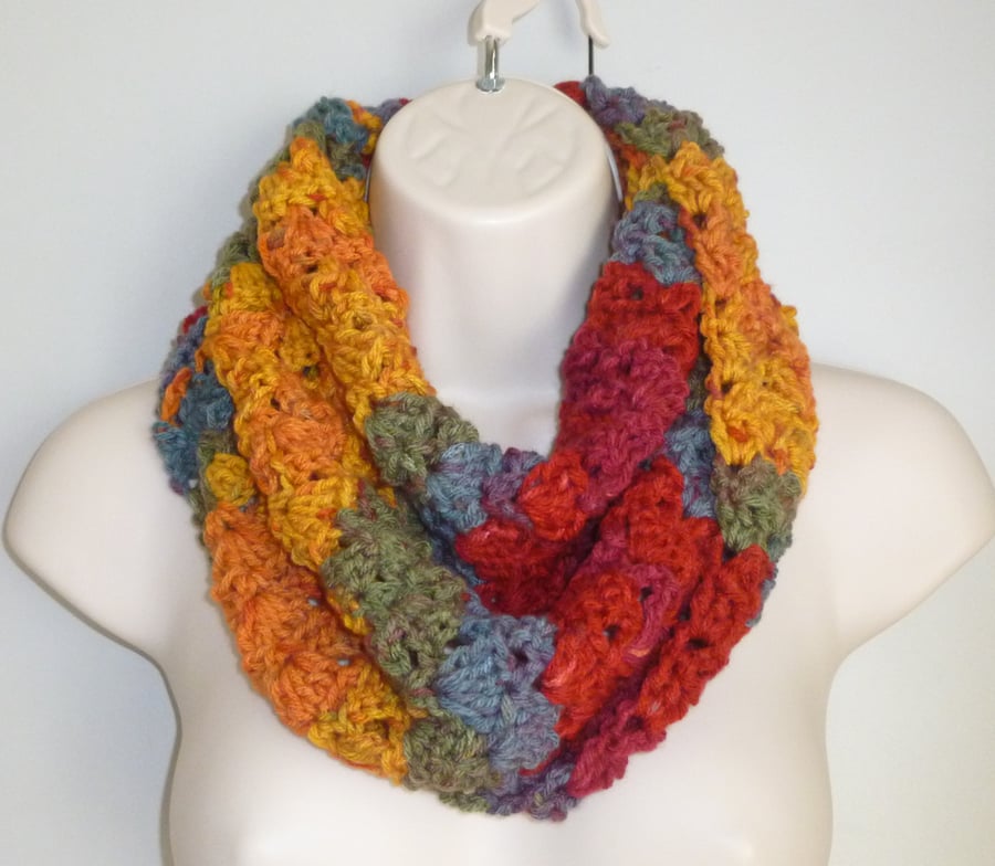 autumn fall coloured hand crocheted cowl infinity scarf ( ref FA 468 J1 )