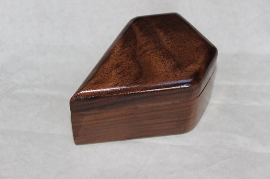 Diamond Walnut Jewellery - Trinket Box (WWB20)