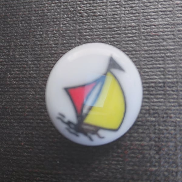 Buttons with a picture of a yacht. 15mm, Pack of 6 buttons