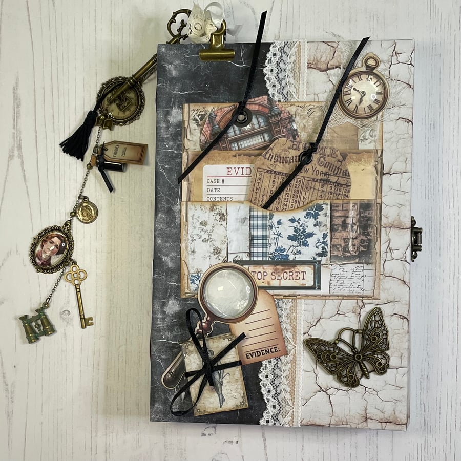 Library - Folio - Detective Flip Folio by Carolee Crafts  PB11 - 0010