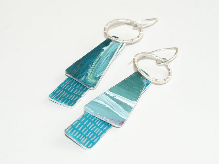 Painted dangly earrings turquoise