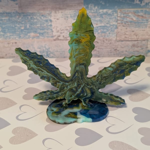 Resin leaf ornament 
