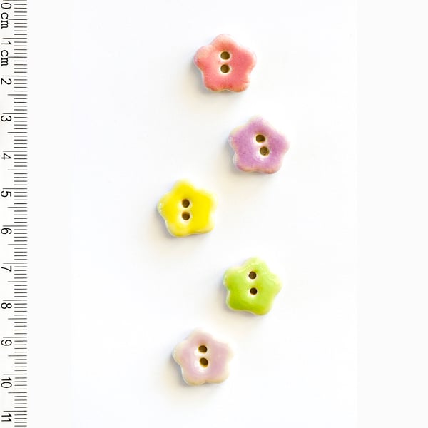 L85 Pastel Flower Buttons
