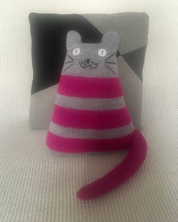Grey and magenta  handknitted cat - Folksy Christmas 2026