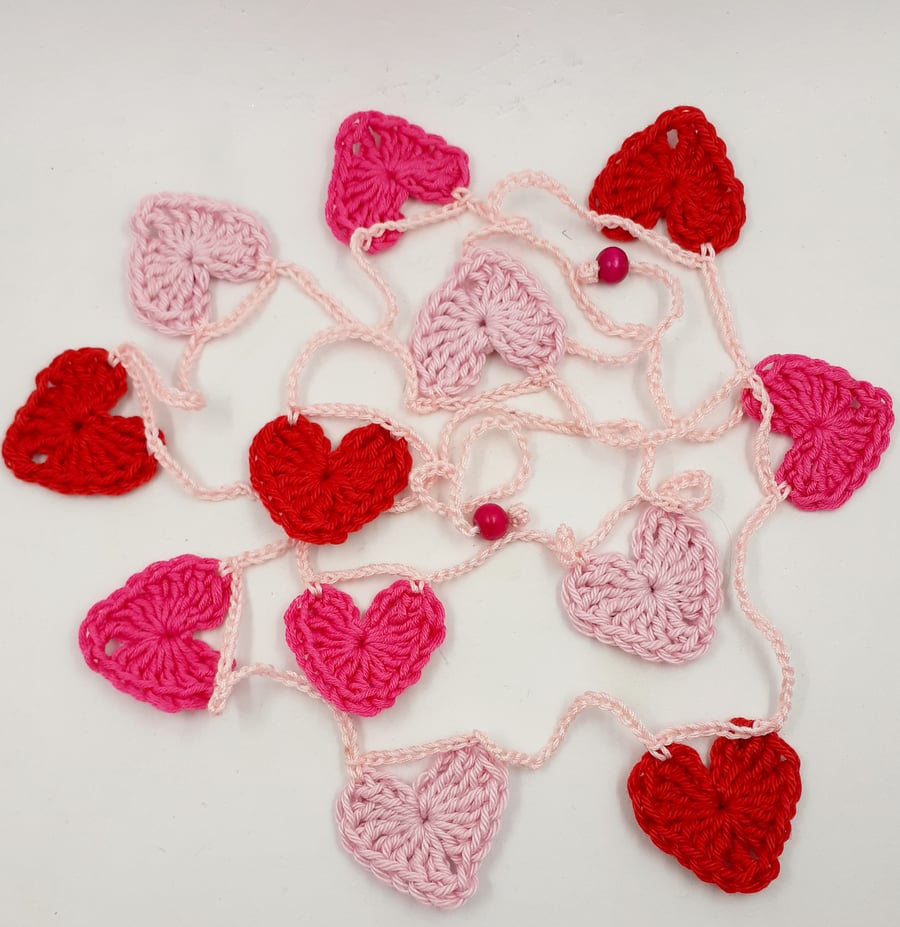 Crochet Hearts Mini Bunting in Pinks and Red
