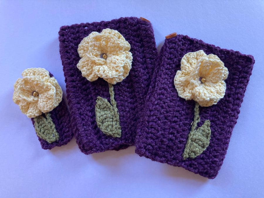 Fingerless gloves with flower design and gift pin 
