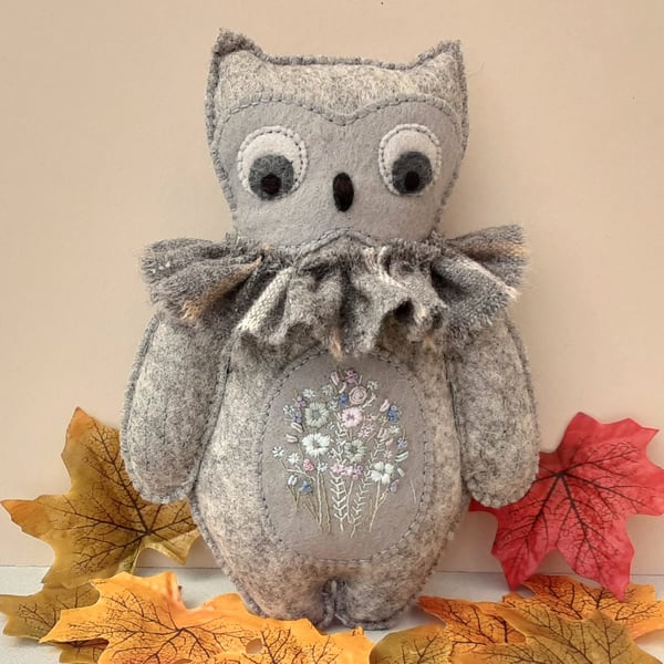 Owl, Felt Woodland Owl, embroidered hanging decoration,collectable animal doll 