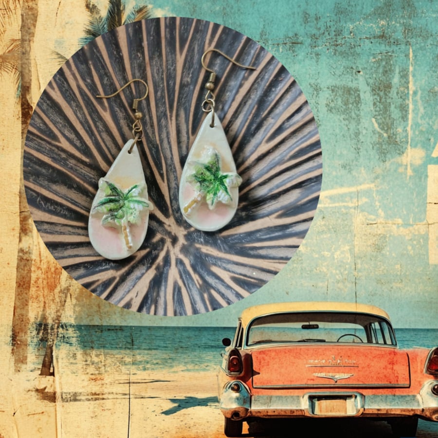 Sunny palm tree earrings 