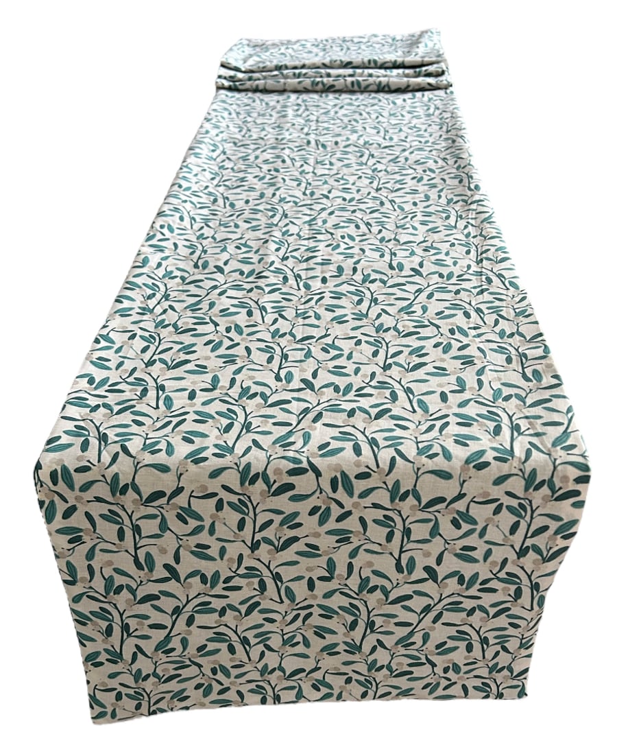 Mistletoe Christmas Table Runner 1.9m x 30cm Gift Idea