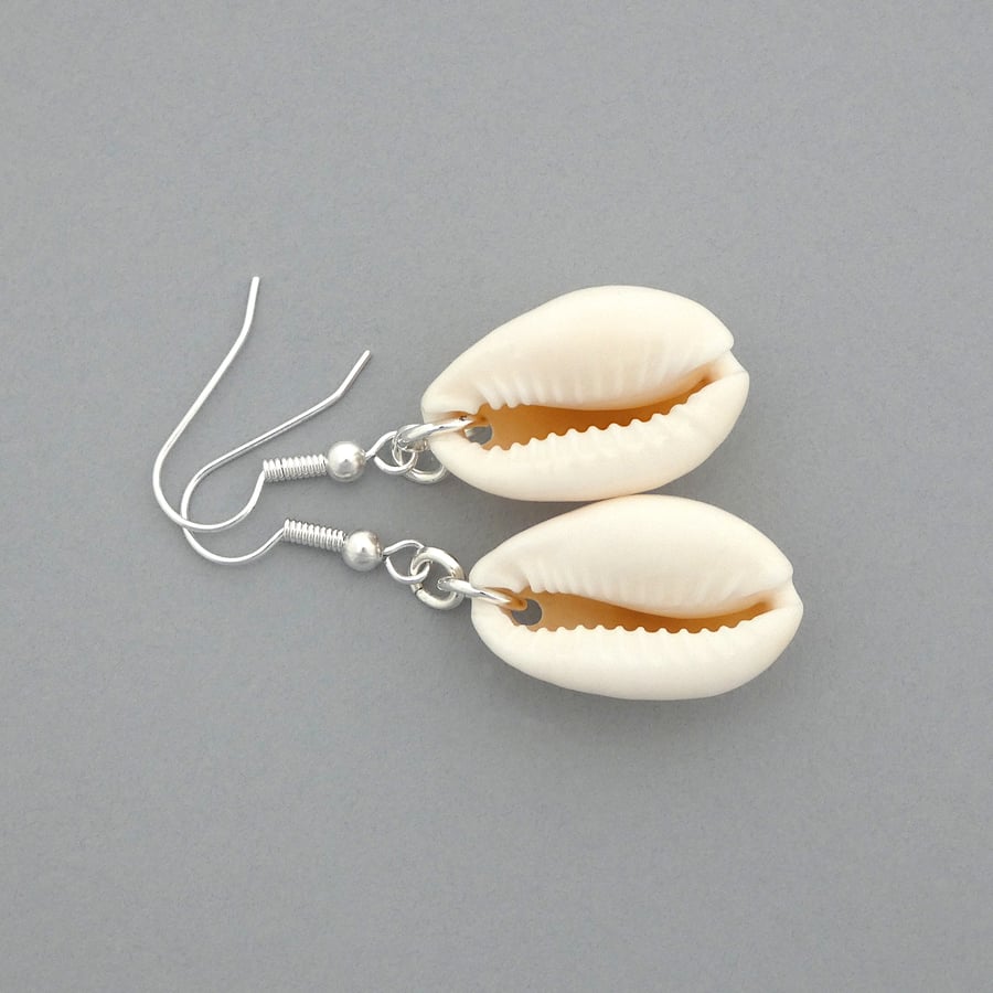 Silver plated seashell earrings for women to wear everyday. Ref: 240