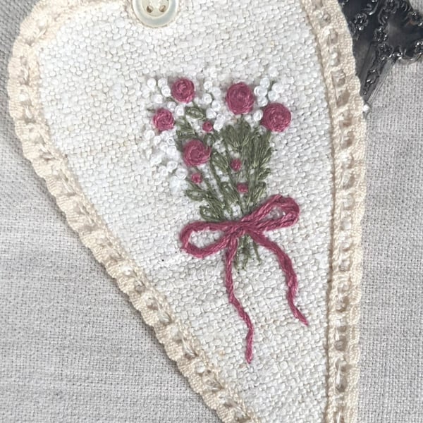 Hand embroidered vintage linen scissor case