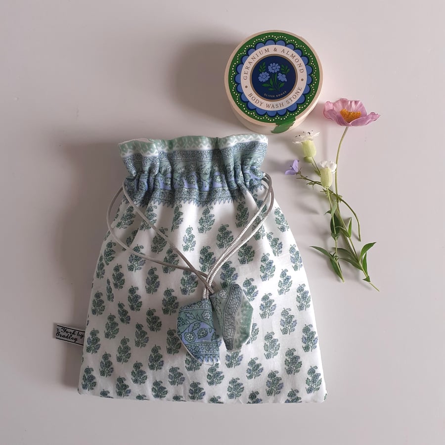 Little drawstring bag in a pretty Indian inspired printed muslin