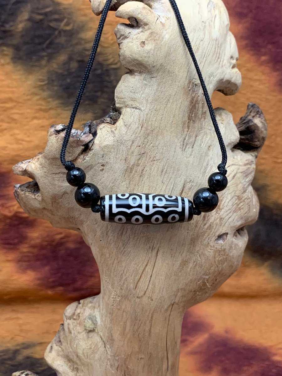 NECKLACE WITH TIBETAN STONE AND BLACK ONIX