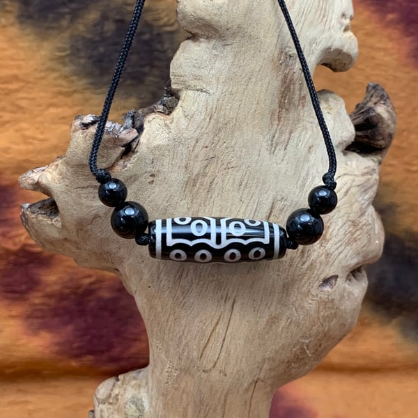 NECKLACE WITH TIBETAN STONE AND BLACK ONIX