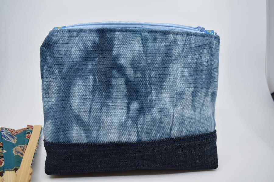 Handy zipped storage pouch for many necessary smaller items. For bag or bedroom.