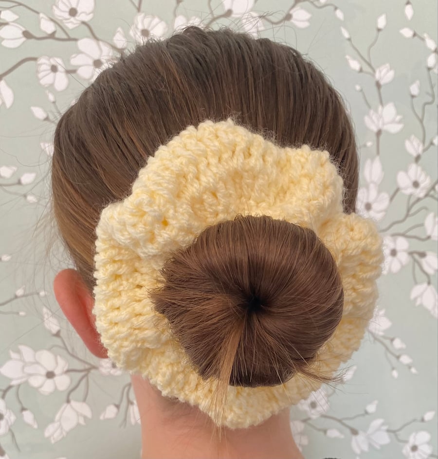Chunky crochet scrunchie 