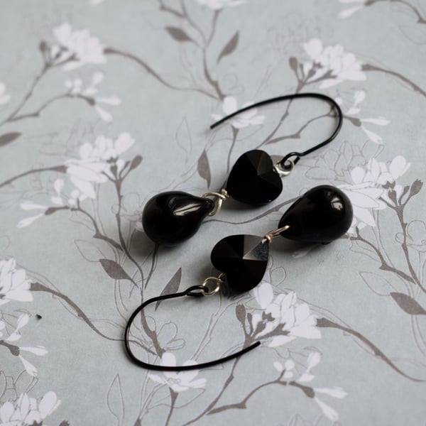 Black Heart and Teardrop Dangle Earrings