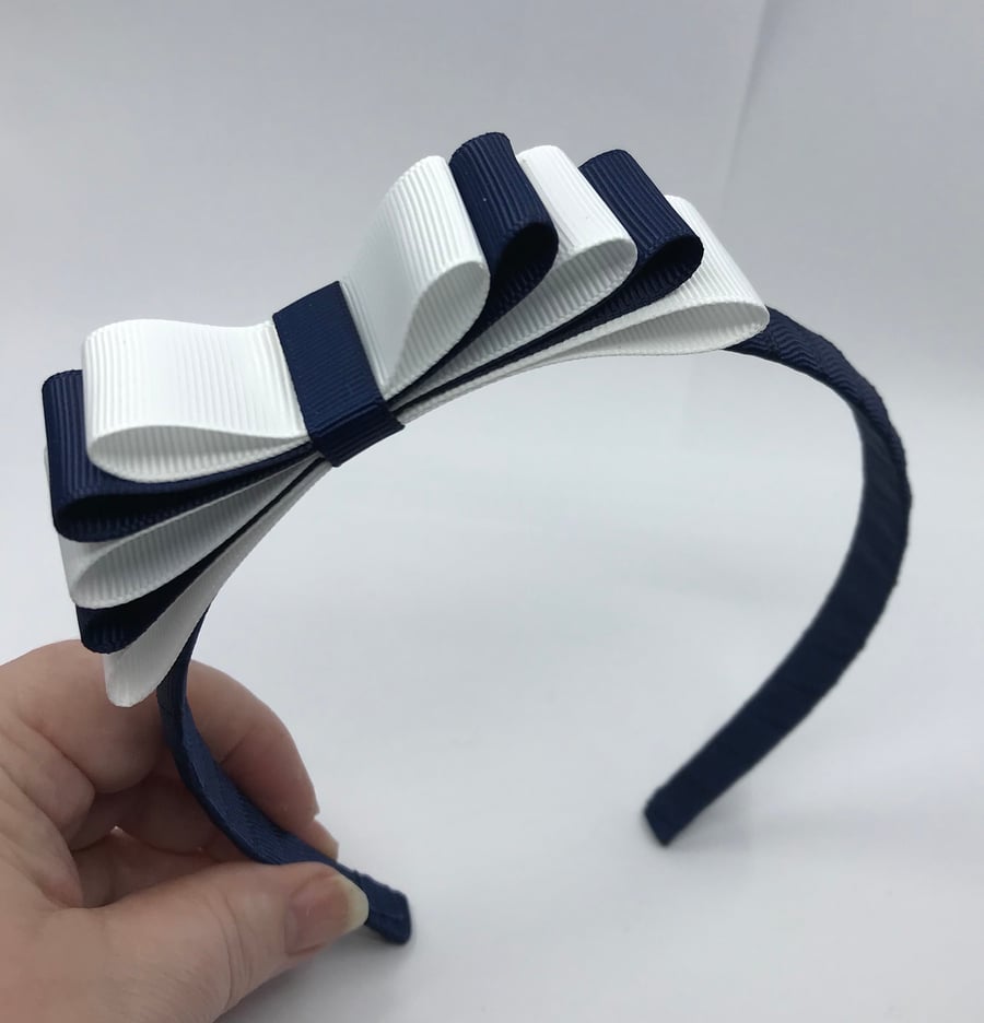 Navy Hairband with 5 Layer Navy and White Two-tone Straight Bow