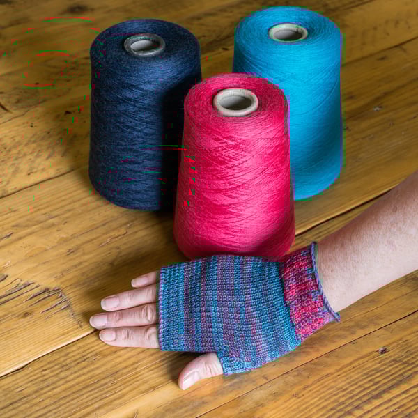 Merino texting fingerless gloves. Wrist Warmers coral, turquoise and dark blue