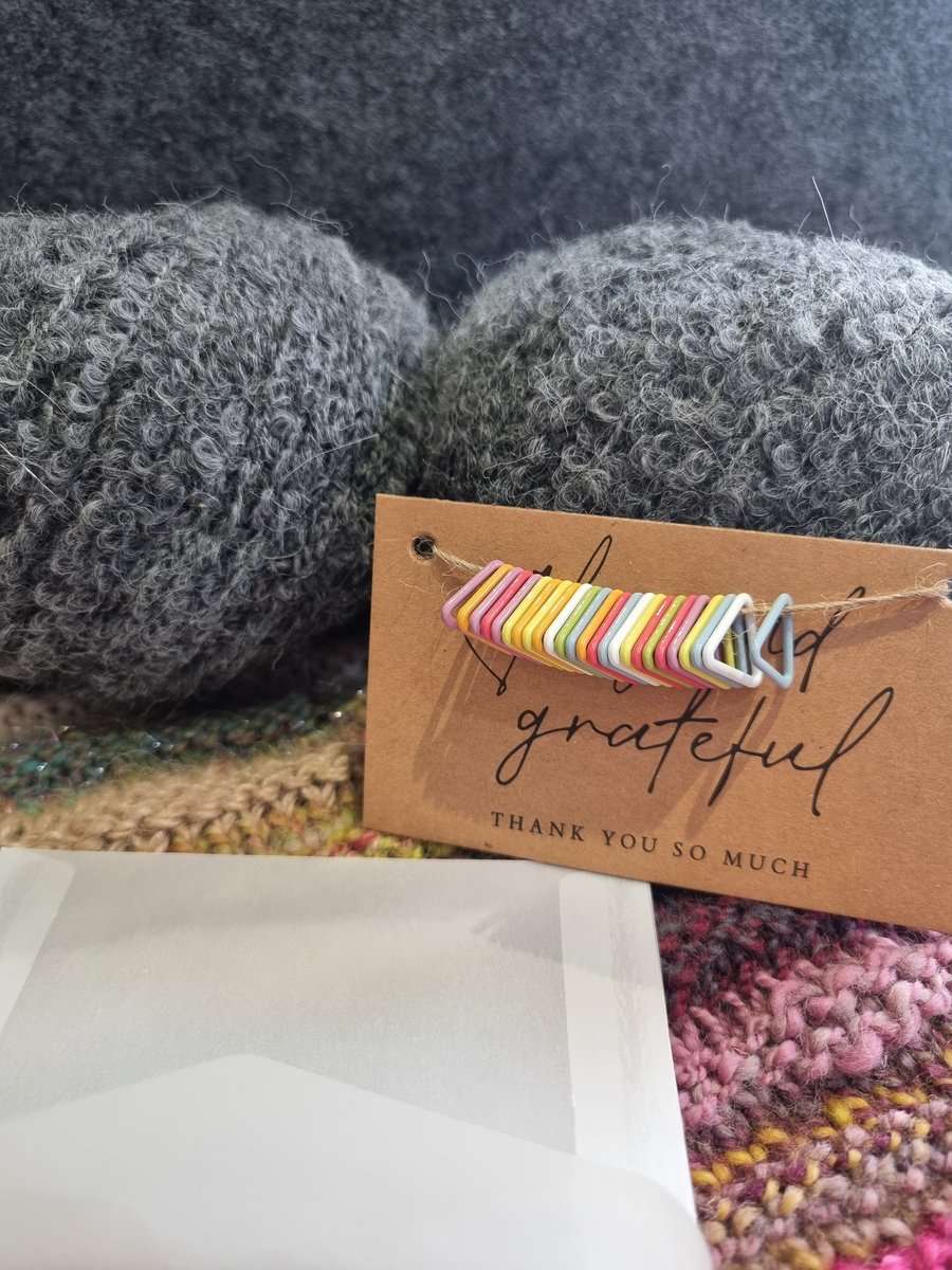 Colourful stitch markers 