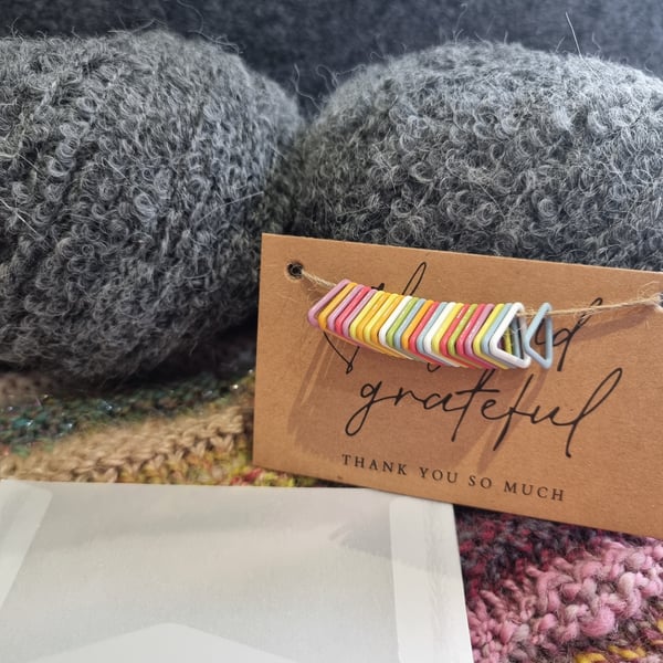 Colourful stitch markers 