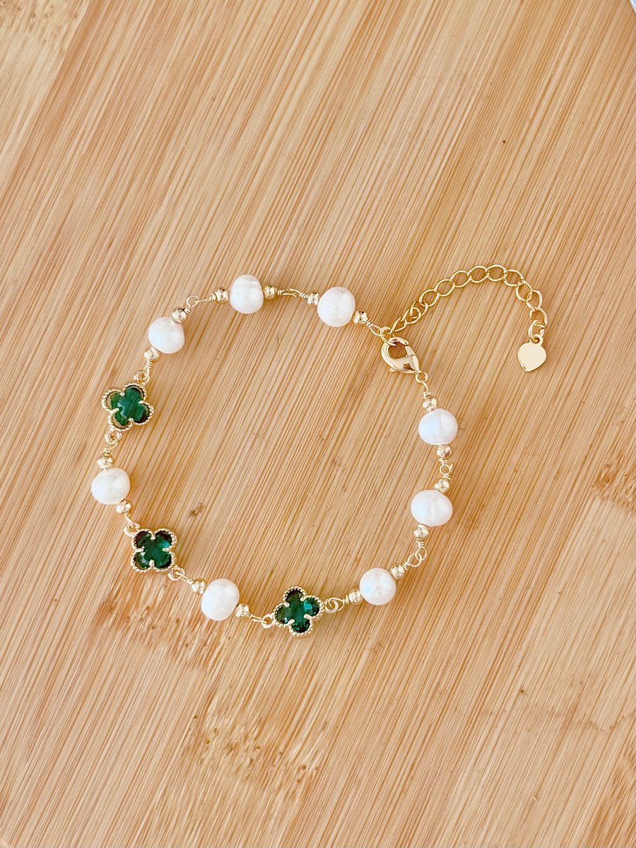 Lovely Freshwater pearl and Four leaf Clover bracelet