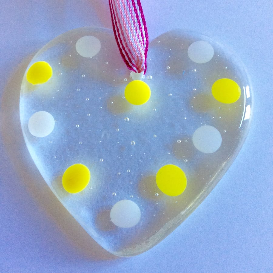 Fused glass dotty heart (0400)