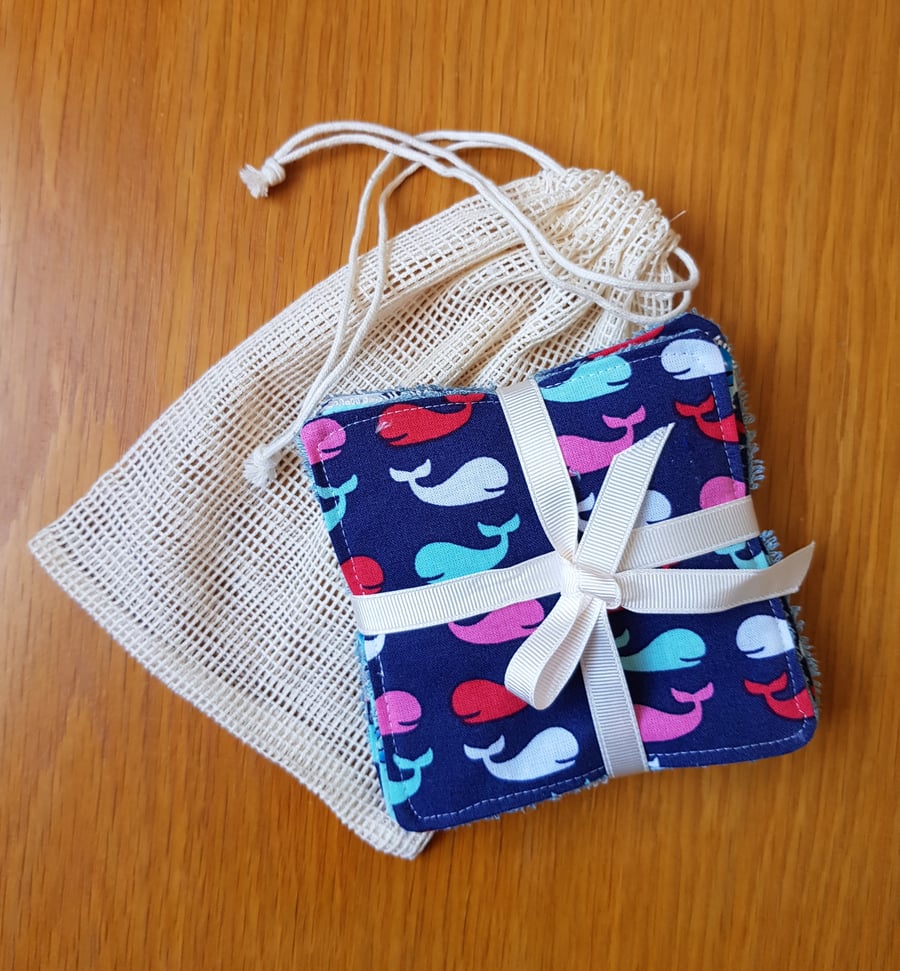 5 bamboo & cotton cleansing  pads in shades of aqua with cotton mesh washing bag