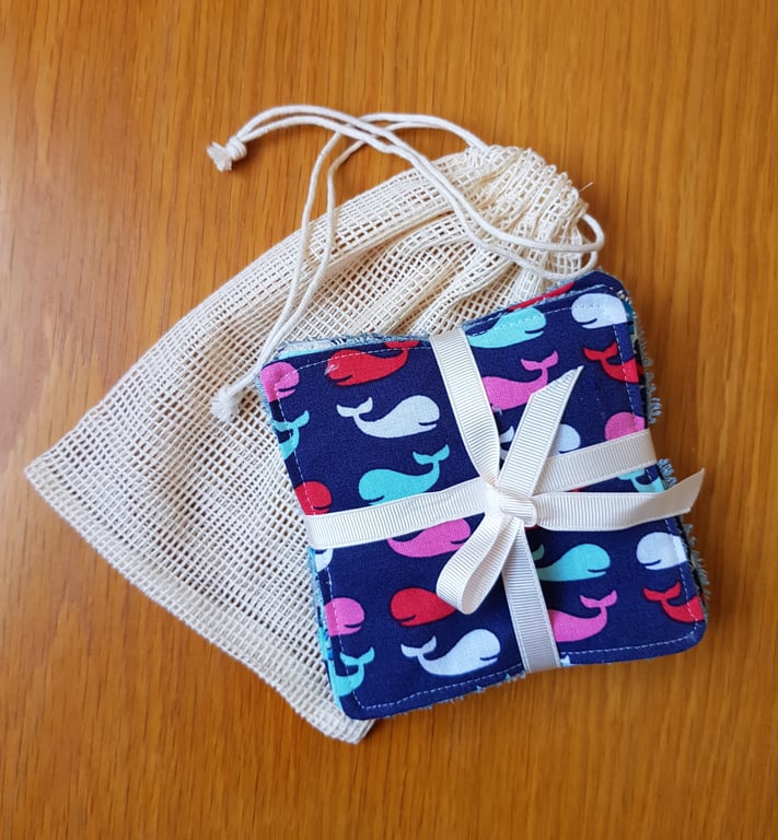 5 bamboo & cotton cleansing  pads in shades of aqua with cotton mesh washing bag