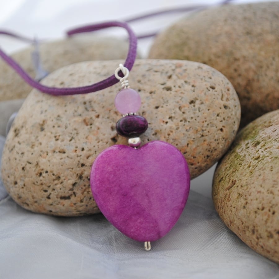 Purple jade heart pendant necklace