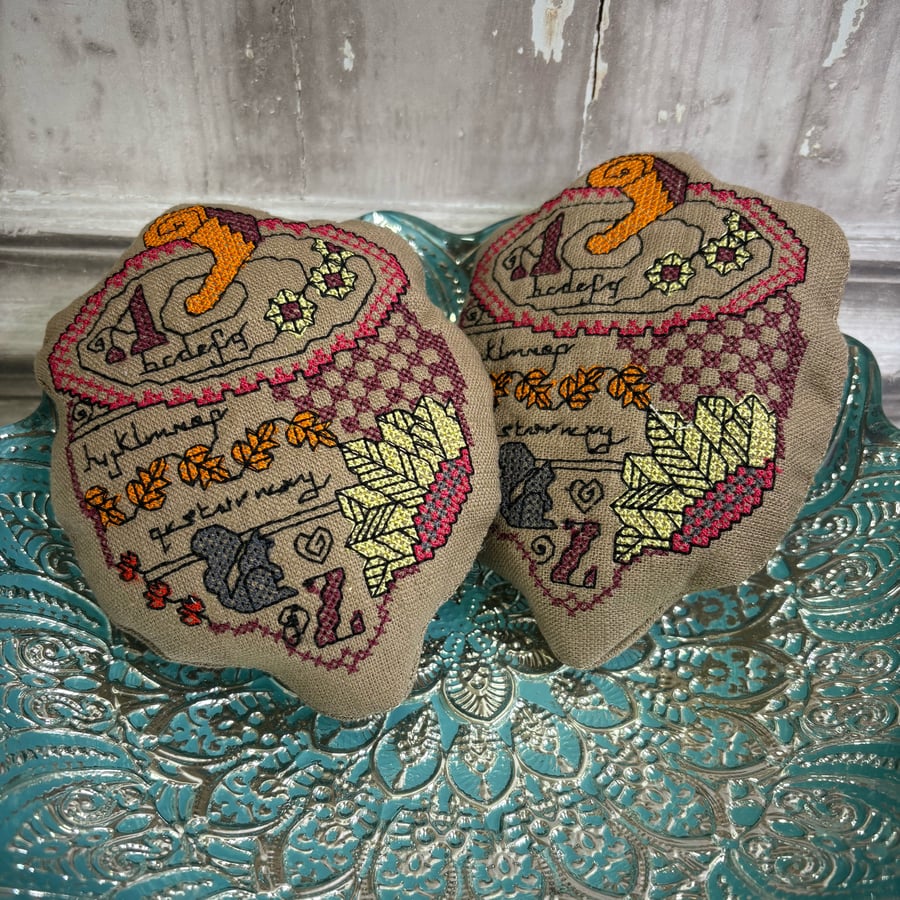 Acorn Bowl Filler by Carolee Crafts SY 0013