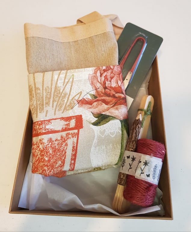 Garden apron boxed gift set: rose & flower pot design