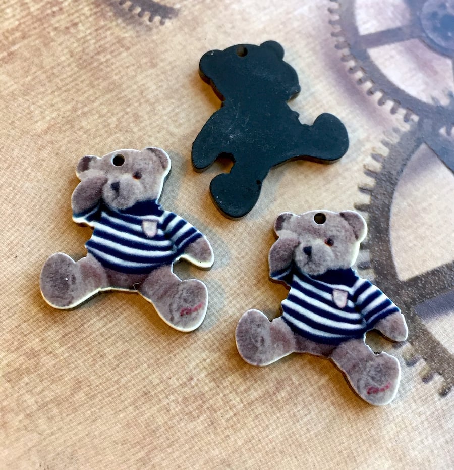 Pack of 5 - Acrylic Pendant Bear in a T-shirt