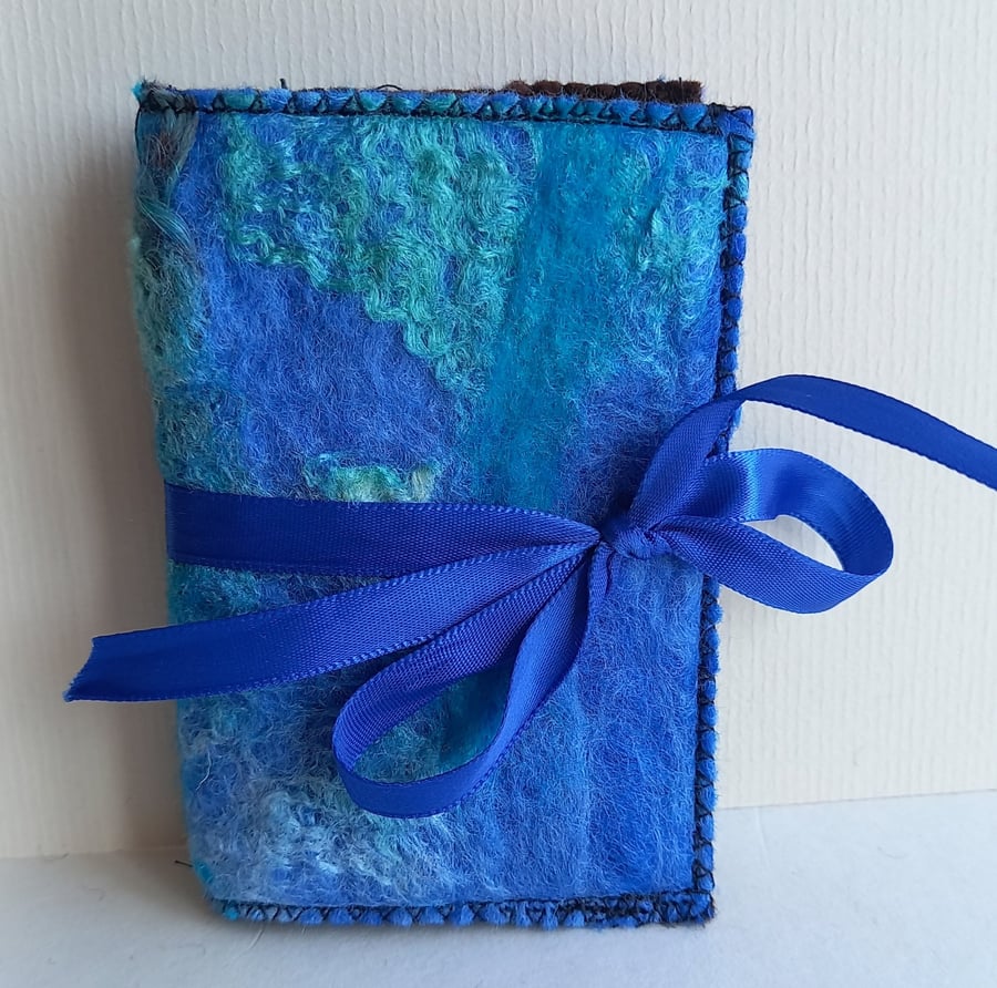 Handmade Felt Needle Case – Handmade Needle Book for Sewing Needles & Pins 