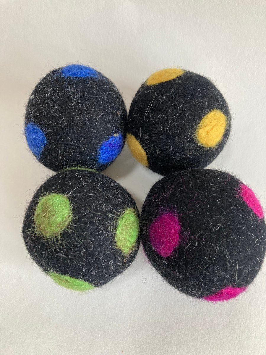 Wool Tumble dryer balls - Spots. Energy saving and plastic free.