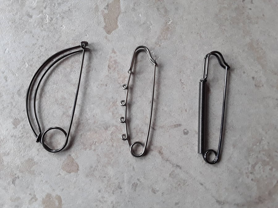 Italian Made Fashion Kilt Pins Gunmetal Spring design