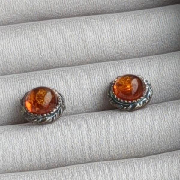 Amber in sterling silver grapevine setting and clutch stud earrings 