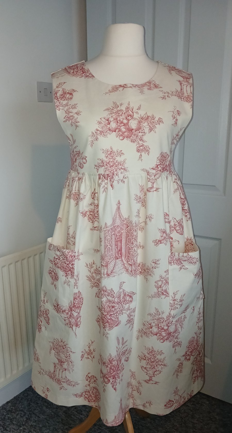 Country cottage style apron  in English toile