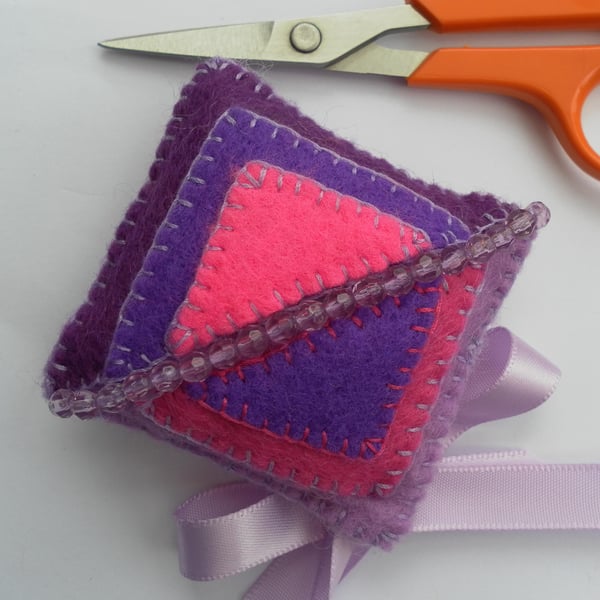 Scissor keeper, Purple and pink, beaded, felt pin cushion