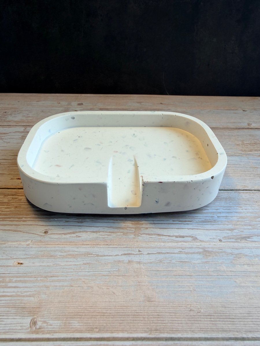 Handcrafted Jesmonite Soap Dish — Soft, Sustainable Elegance