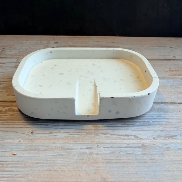 Handcrafted Jesmonite Soap Dish — Soft, Sustainable Elegance