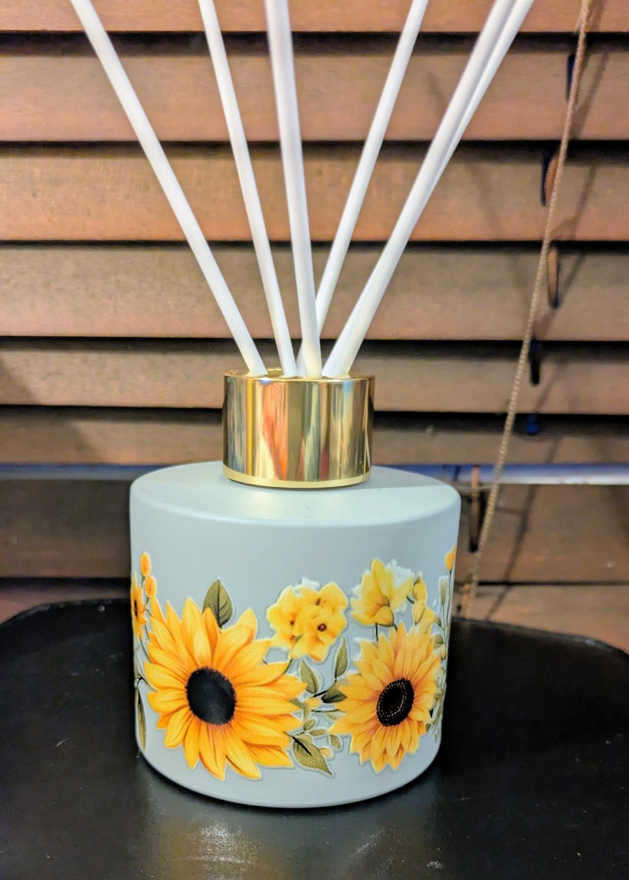 Grey glass sunflower theme diffuser bottle 150 ml with reed sticks