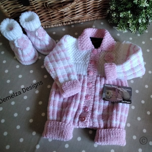 Cosy Baby Girl's Knitted Romper Set  0-6 months size