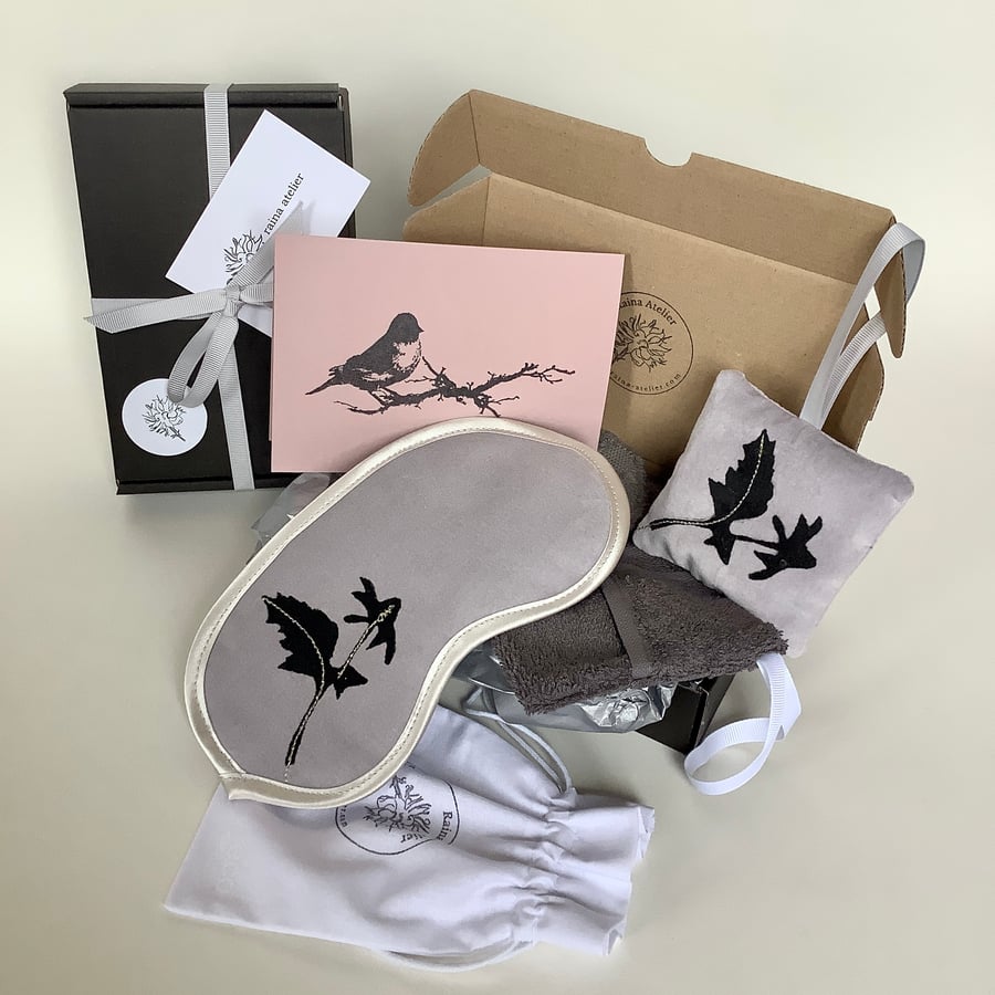 Spa Gift Set; Lavender Spa Relaxation Gift Box in Velvet