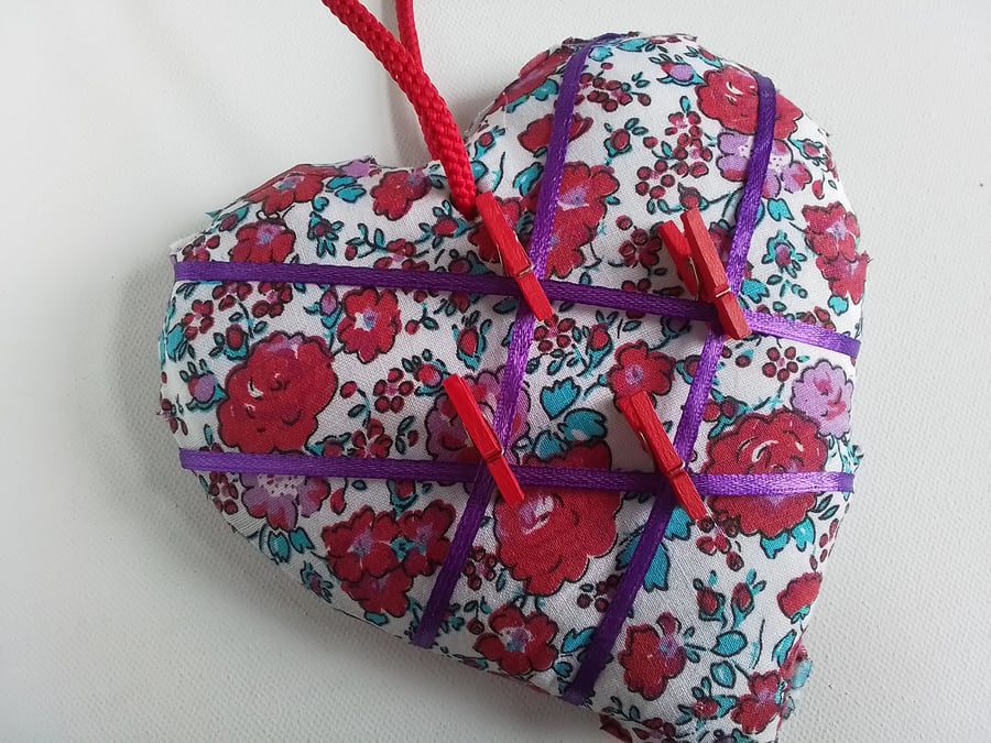 Heart shaped memo board. Floral memo board. Notice board. Fabric heart.