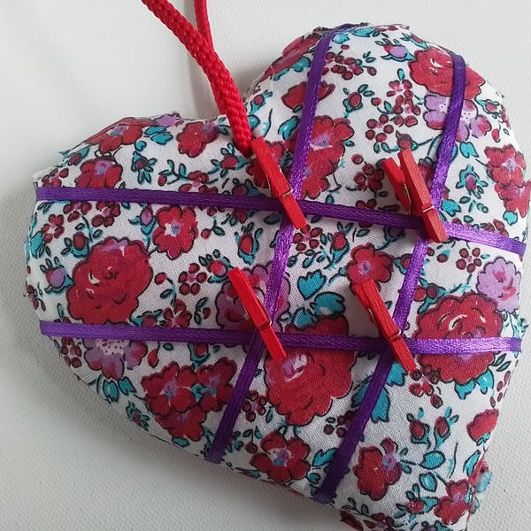 Heart shaped memo board. Floral memo board. Notice board. Fabric heart.