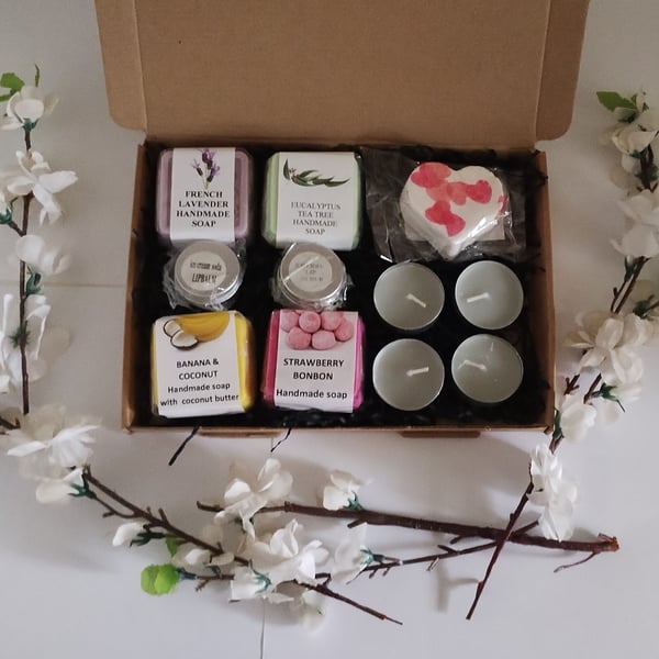 This beautiful and unique gift box is perfect for celebrating Mother's Day. 