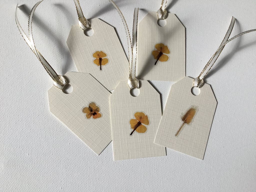  Gift tags. Pack of 5 floral gift tags. Ref 182