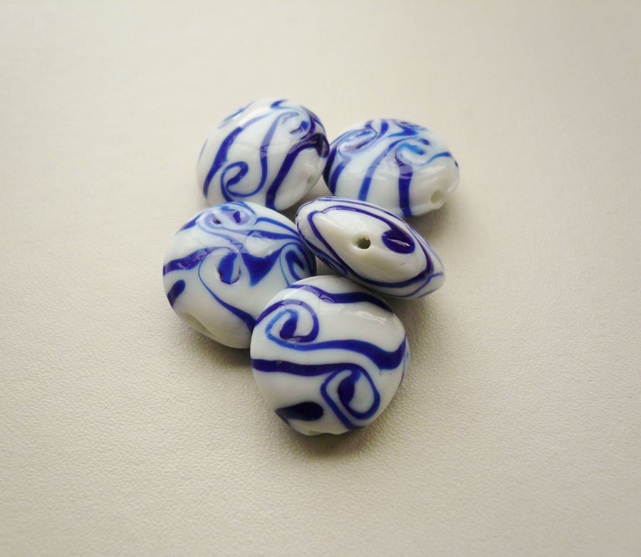 5 White and Blue Swirl Glass Cushion Beads